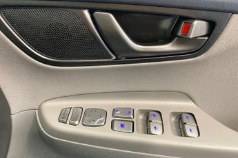 HYUNDAI KONA 64kWh Premium SE SUV 5dr Electric Auto (204 ps) Rear View Camera