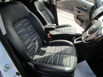 KIA VENGA 1.6 3 MPV 5dr Petrol Automatic  Euro 6 (123 bhp)