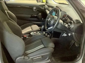 MINI Electric Hatch Cooper SE 32.6kWh Level 1 Hatchback 3dr Electric Auto (184 ps)