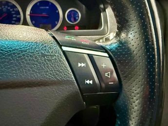 VOLVO XC90 2.4 D5 R-Design SUV 5dr Diesel Geartronic 4WD Euro 5 (200 ps)