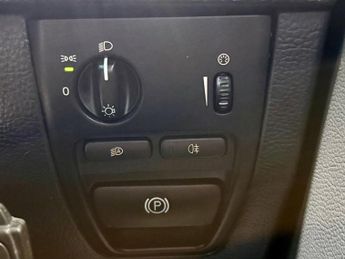 VOLVO XC90 2.4 D5 R-Design SUV 5dr Diesel Geartronic 4WD Euro 5 (200 ps)