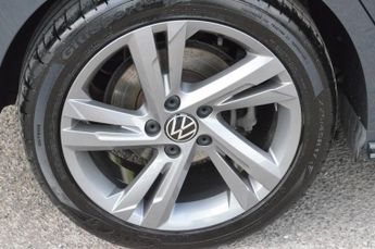 VOLKSWAGEN GOLF 2.0 TDI R-Line Hatchback 5dr Diesel DSG Euro 6 (s/s) (150 ps)