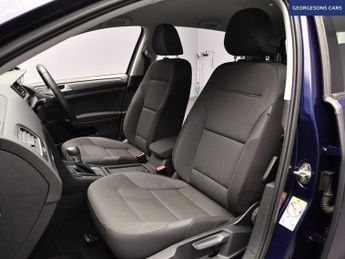 VOLKSWAGEN E-GOLF 35.8kWh e-Golf Hatchback 5dr Electric Auto (136 ps)