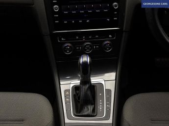 VOLKSWAGEN E-GOLF 35.8kWh e-Golf Hatchback 5dr Electric Auto (136 ps)