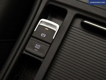 VOLKSWAGEN E-GOLF 35.8kWh e-Golf Hatchback 5dr Electric Auto (136 ps)