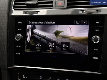 VOLKSWAGEN E-GOLF 35.8kWh e-Golf Hatchback 5dr Electric Auto (136 ps)