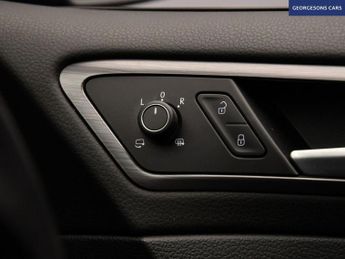 VOLKSWAGEN E-GOLF 35.8kWh e-Golf Hatchback 5dr Electric Auto (136 ps)