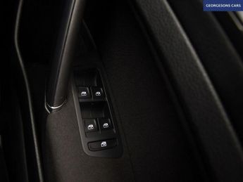 VOLKSWAGEN E-GOLF 35.8kWh e-Golf Hatchback 5dr Electric Auto (136 ps)