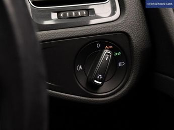 VOLKSWAGEN E-GOLF 35.8kWh e-Golf Hatchback 5dr Electric Auto (136 ps)