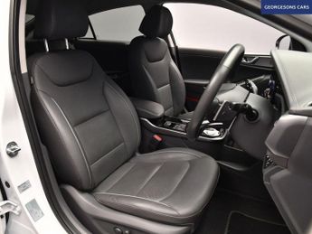 HYUNDAI IONIQ 38.3kWh Premium SE Hatchback 5dr Electric Auto (136 ps)