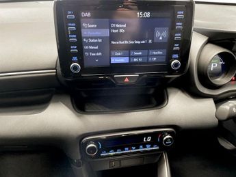 TOYOTA YARIS 1.5 VVT-h Design Hatchback 5dr Petrol Hybrid E-CVT Euro 6 (s/s) 