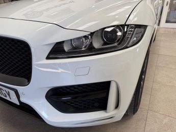 JAGUAR F-PACE 2.0 D180 R-Sport SUV 5dr Diesel Auto AWD Euro 6 (s/s) (180 ps)