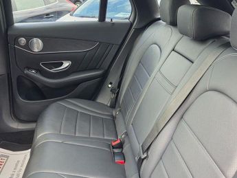 MERCEDES-BENZ GLC 2.1 GLC220d AMG Line (Premium Plus) SUV 5dr Diesel G-Tronic 4MAT