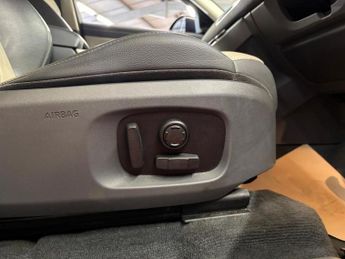 LAND ROVER RANGE ROVER EVOQUE 2.0 TD4 SE Tech SUV 5dr Diesel Auto 4WD Euro 6 (s/s) (180 ps)