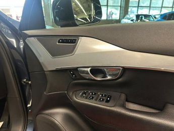 VOLVO XC90 2.0h T8 Twin Engine 10.4kWh Momentum SUV 5dr Petrol Plug-in Hybr