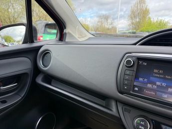 TOYOTA YARIS 1.5 VVT-h Icon Hatchback 5dr Petrol Hybrid E-CVT Euro 6 (101 ps)