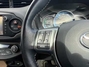 TOYOTA YARIS 1.5 VVT-h Icon Hatchback 5dr Petrol Hybrid E-CVT Euro 6 (101 ps)