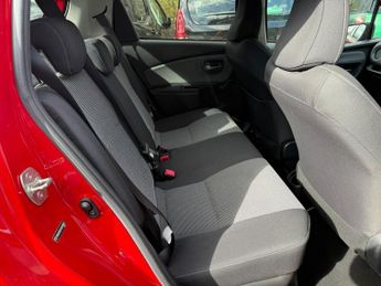 TOYOTA YARIS 1.5 VVT-h Icon Hatchback 5dr Petrol Hybrid E-CVT Euro 6 (101 ps)