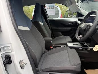 VAUXHALL Frontera Electric 44kWh Design SUV 5dr Electric Auto (113 ps)