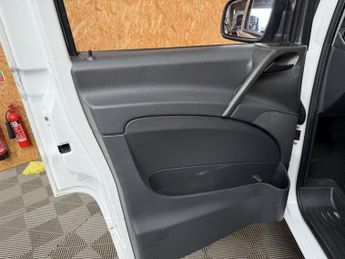 MERCEDES-BENZ VITO 2.1 113 CDi Panel Van 5dr Diesel Manual L1 (198 g/km, 136 bhp)