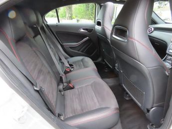 MERCEDES-BENZ A CLASS 2.1 A200d AMG Line (Premium Plus) 7G-DCT Euro 6 (s/s) 5dr
