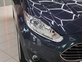 FORD FIESTA 1.6 Titanium Hatchback 5dr Petrol Powershift Euro 5 (105 ps)