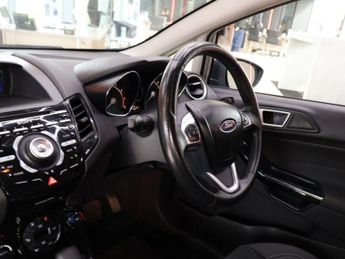 FORD FIESTA 1.6 Titanium Hatchback 5dr Petrol Powershift Euro 5 (105 ps)