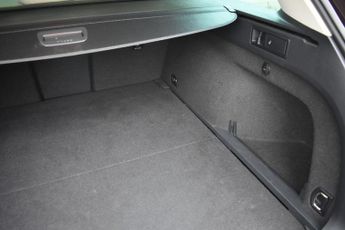 VOLKSWAGEN PASSAT 1.6 TDI BlueMotion Tech SE Business Estate 5dr Diesel DSG Euro 6