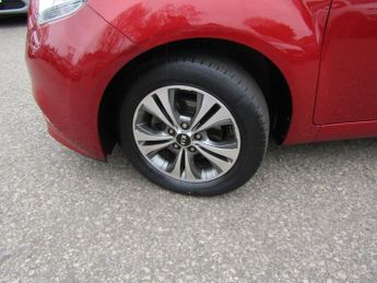 KIA VENGA 1.6 2 MPV 5dr Petrol Automatic Euro 5 (123 bhp)