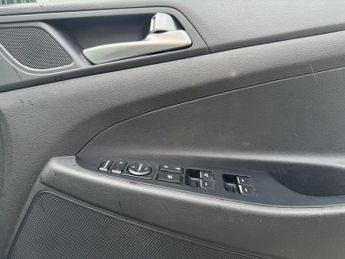 HYUNDAI TUCSON 2.0 CRDi Premium SE SUV 5dr Diesel Auto 4WD Euro 6 (136 ps)