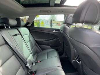 HYUNDAI TUCSON 2.0 CRDi Premium SE SUV 5dr Diesel Auto 4WD Euro 6 (136 ps)