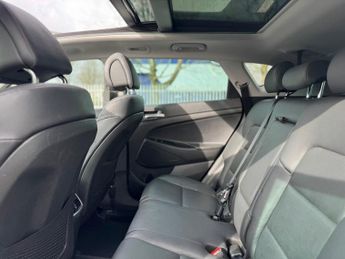 HYUNDAI TUCSON 2.0 CRDi Premium SE SUV 5dr Diesel Auto 4WD Euro 6 (136 ps)