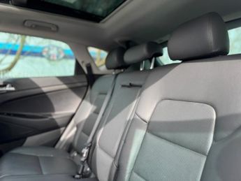 HYUNDAI TUCSON 2.0 CRDi Premium SE SUV 5dr Diesel Auto 4WD Euro 6 (136 ps)