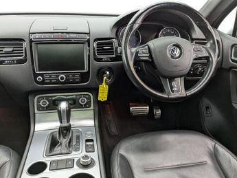 VOLKSWAGEN TOUAREG 3.0 TDI V6 BlueMotion Tech R-Line SUV 5dr Diesel Tiptronic 4WD E