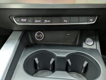 AUDI A4 AVANT 2.0 TDI 30 Technik Estate 5dr Diesel S Tronic Euro 6 (s/s) (136 