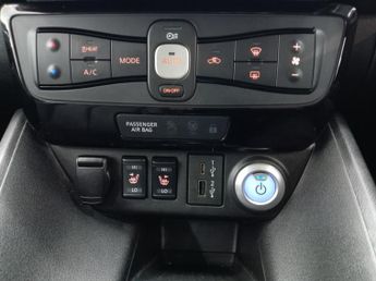 NISSAN LEAF 40kWh Tekna Hatchback 5dr Electric Auto (150 ps)