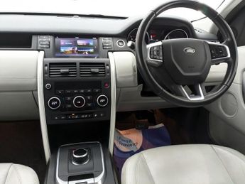LAND ROVER DISCOVERY SPORT 2.0 TD4 SE Tech SUV 5dr Diesel Auto 4WD Euro 6 (s/s) (180 ps)