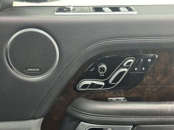 LAND ROVER RANGE ROVER 3.0 SD V6 Vogue SUV 5dr Diesel Auto 4WD Euro 6 (s/s) (275 ps)