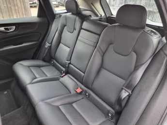 VOLVO XC60 2.0 T5 Momentum SUV 5dr Petrol Auto AWD Euro 6 (s/s) (250 ps)