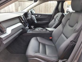 VOLVO XC60 2.0 T5 Momentum SUV 5dr Petrol Auto AWD Euro 6 (s/s) (250 ps)