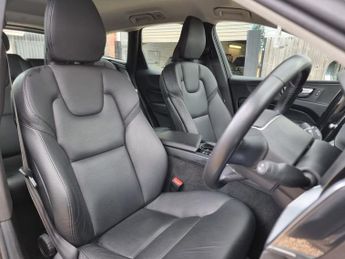 VOLVO XC60 2.0 T5 Momentum SUV 5dr Petrol Auto AWD Euro 6 (s/s) (250 ps)