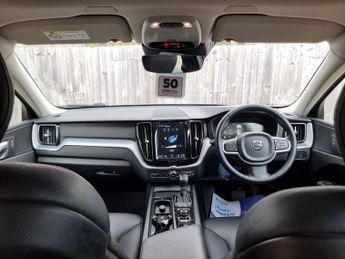 VOLVO XC60 2.0 T5 Momentum SUV 5dr Petrol Auto AWD Euro 6 (s/s) (250 ps)