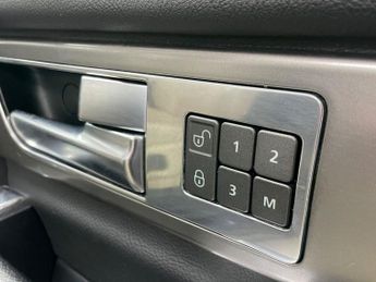 LAND ROVER DISCOVERY 4 3.0 SD V6 HSE SUV 5dr Diesel Auto 4WD Euro 5 (s/s) (255 bhp)