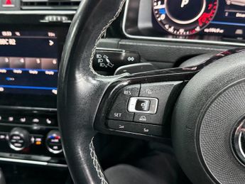 VOLKSWAGEN GOLF 2.0 TSI R Estate 5dr Petrol DSG 4Motion Euro 6 (s/s) (310 ps)