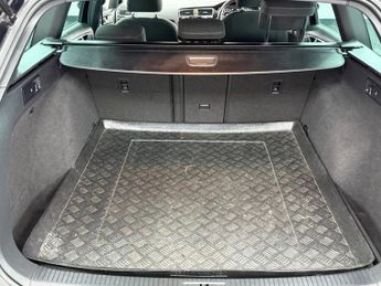 VOLKSWAGEN GOLF 2.0 TSI R Estate 5dr Petrol DSG 4Motion Euro 6 (s/s) (310 ps)