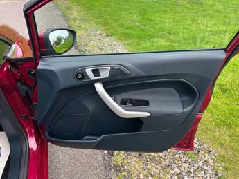 FORD FIESTA 1.25 Zetec Hatchback 5dr Petrol Manual (129 g/km, 81 bhp)