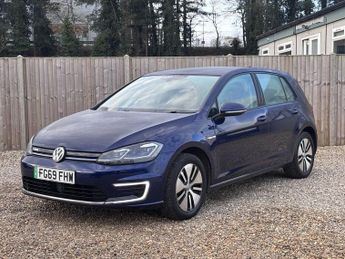 Volkswagen Golf 35.8kWh e-Golf Hatchback 5dr Electric Auto (136 ps)