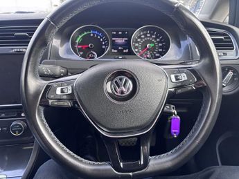 VOLKSWAGEN E-GOLF 35.8kWh e-Golf Hatchback 5dr Electric Auto (136 ps)