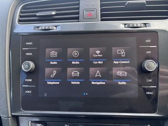 VOLKSWAGEN E-GOLF 35.8kWh e-Golf Hatchback 5dr Electric Auto (136 ps)