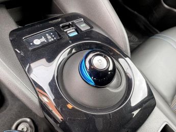NISSAN LEAF 40kWh N-Connecta Hatchback 5dr Electric Auto (150 ps)